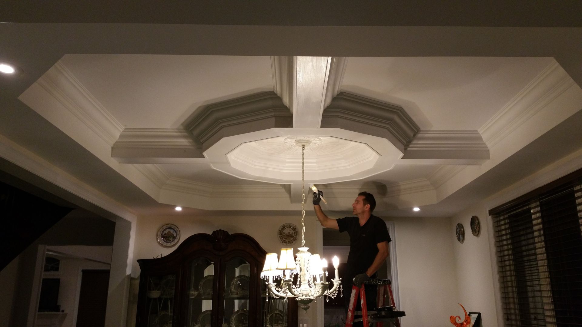 12 X 15ft dining room with a 9ft ceiling