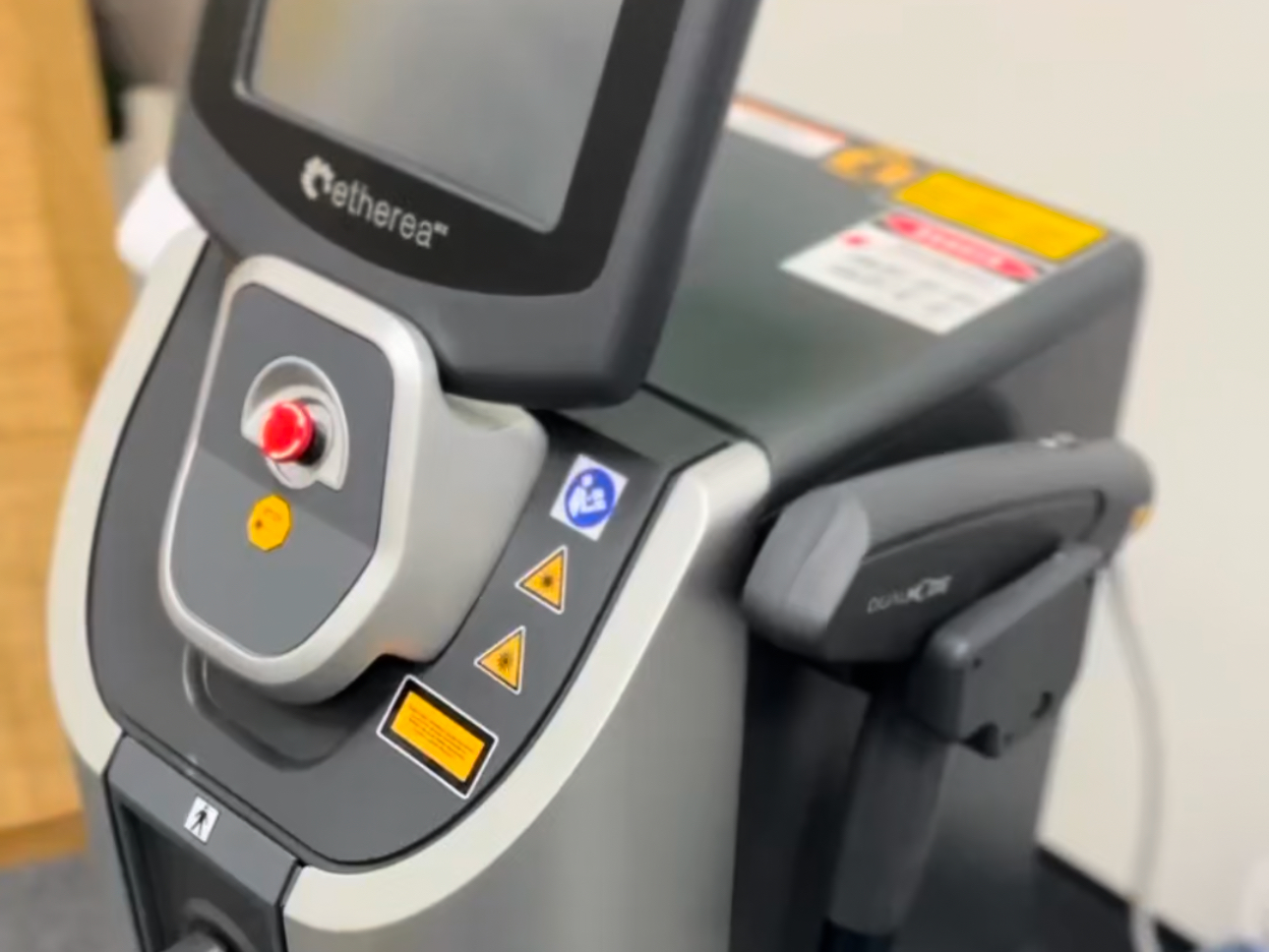 A machine is sitting on the floor in a room.