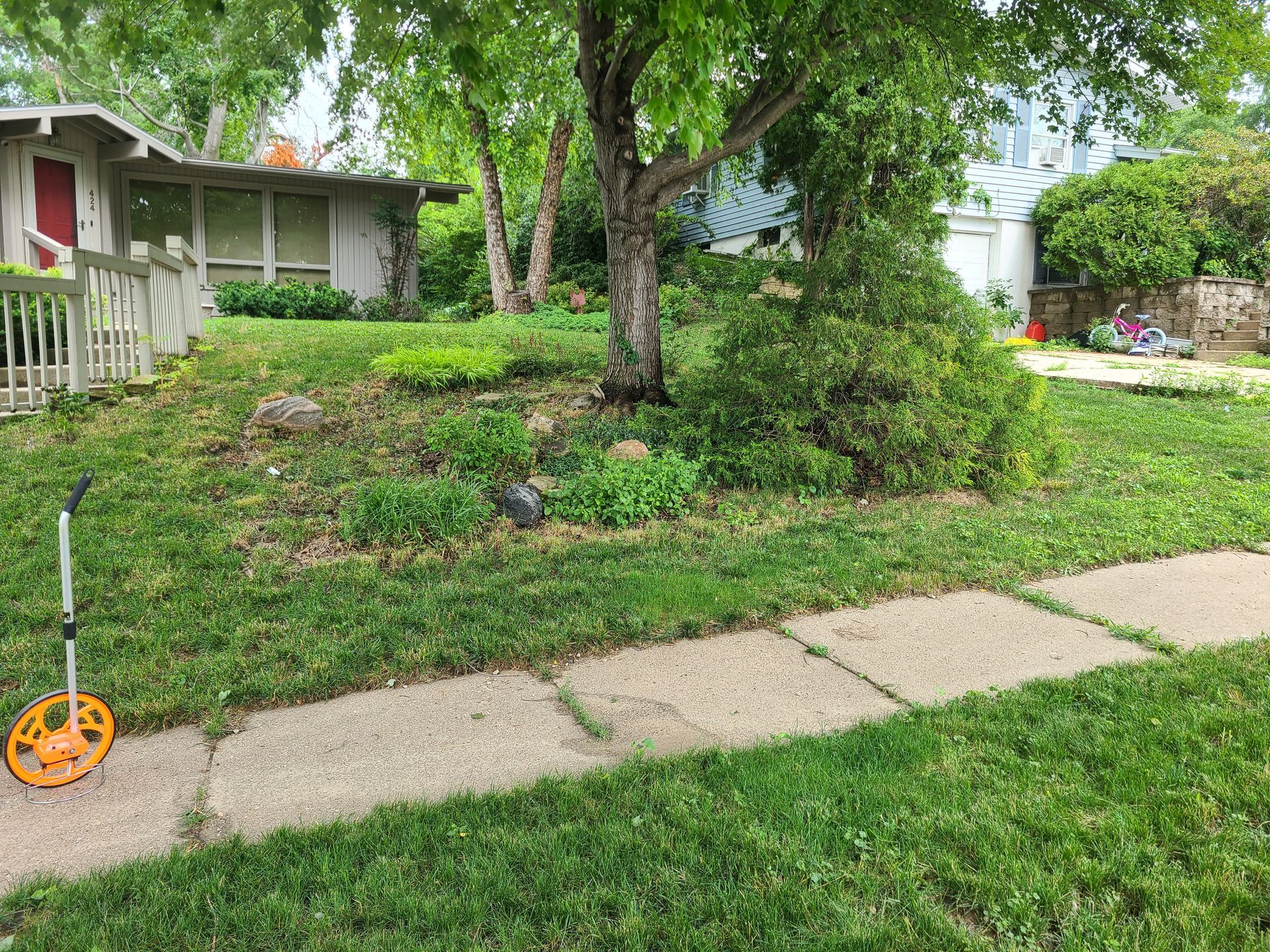 Before Pathway Cleaning - Marion, IA - S&B Scapes