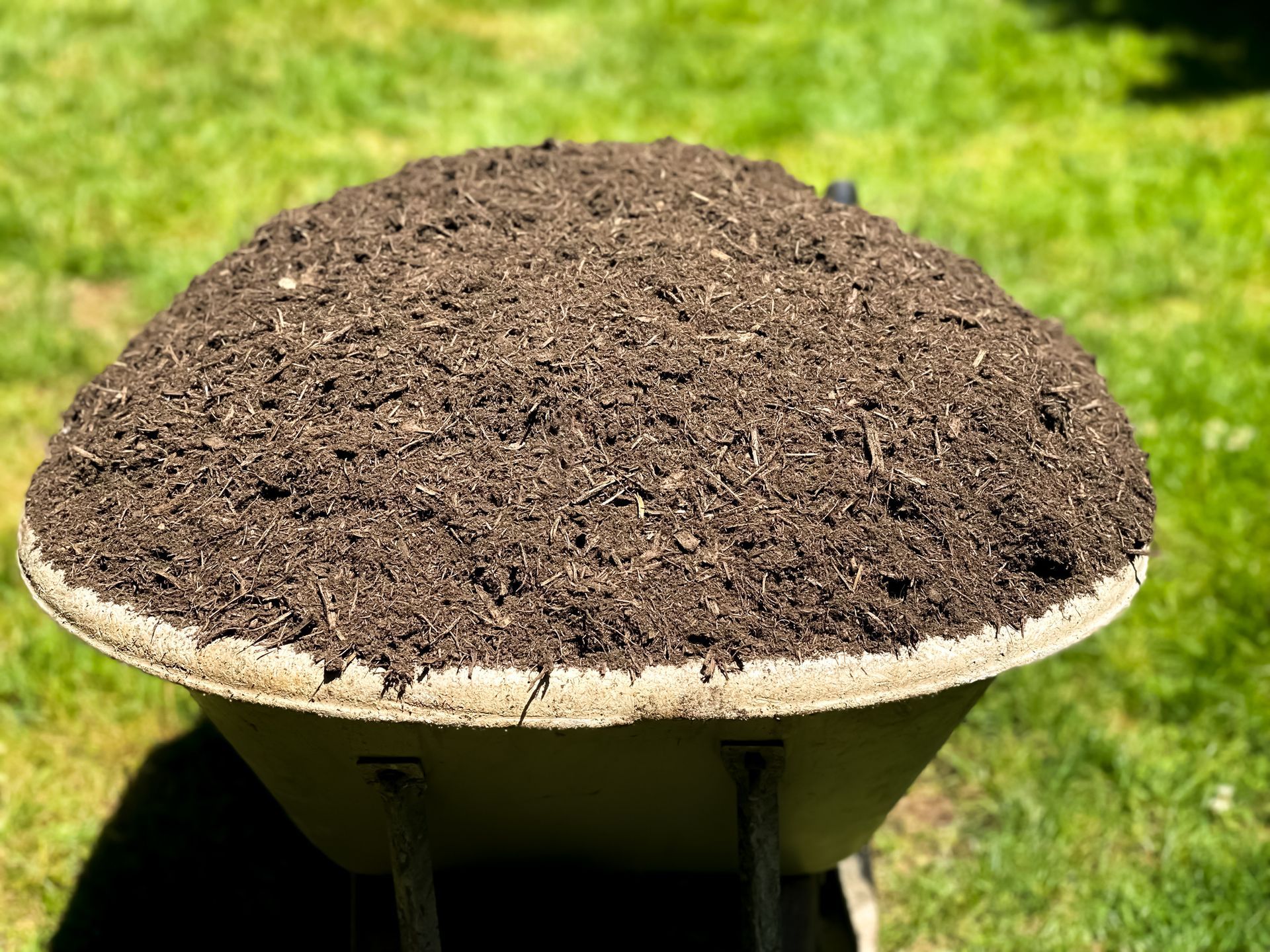 Professional Weeding — Marion, IA — S&B Scapes Professional Weeding — Marion, IA — S&B Scapes