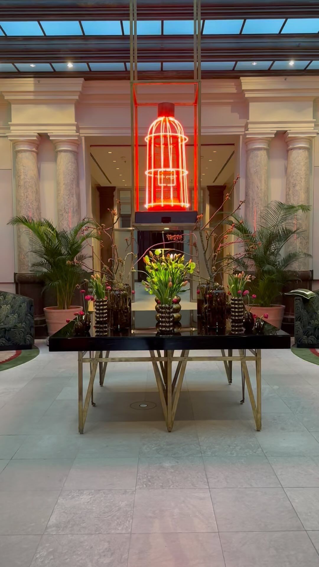 Blumenarrangements im Hotel de Rome