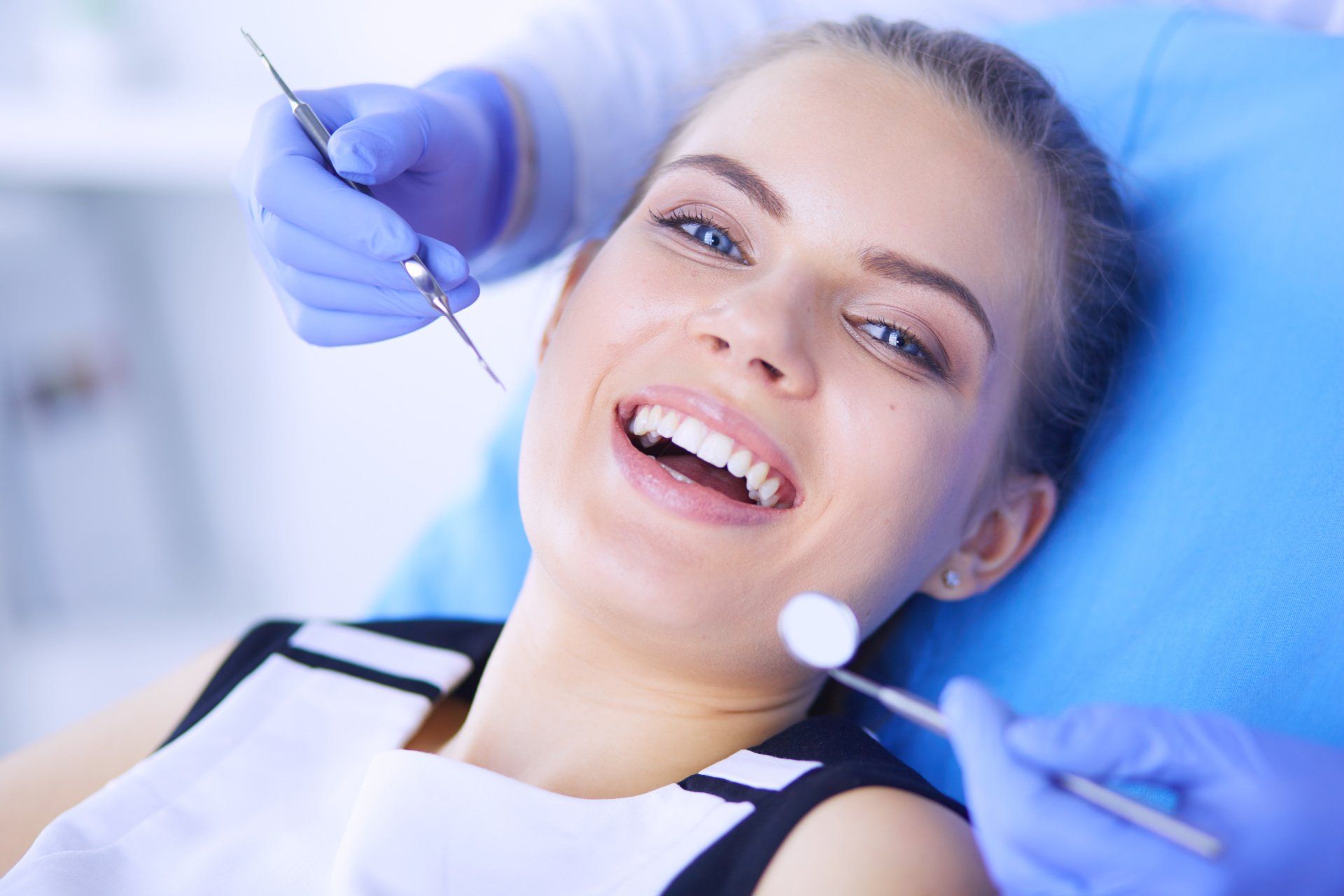 O que é implante dentário? O que é implante dentário?