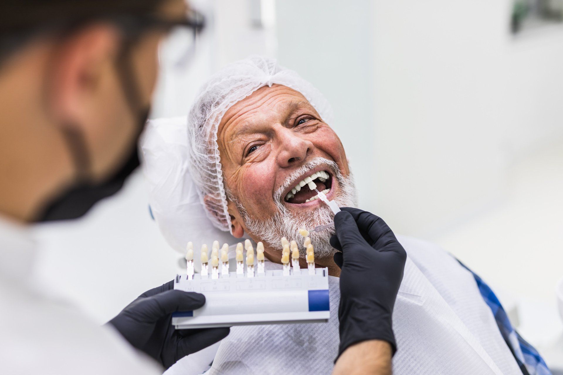 O que é implante dentário? O que é implante dentário?