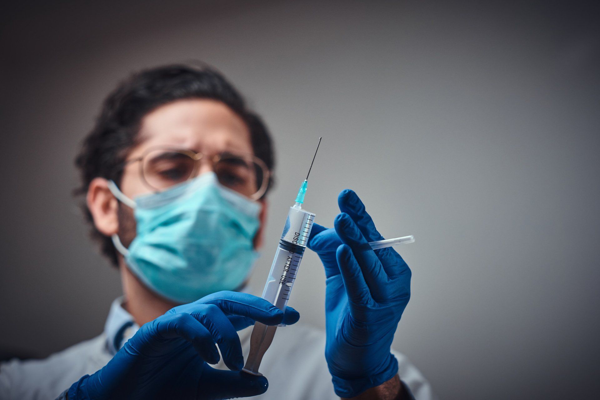 O que é implante dentário?