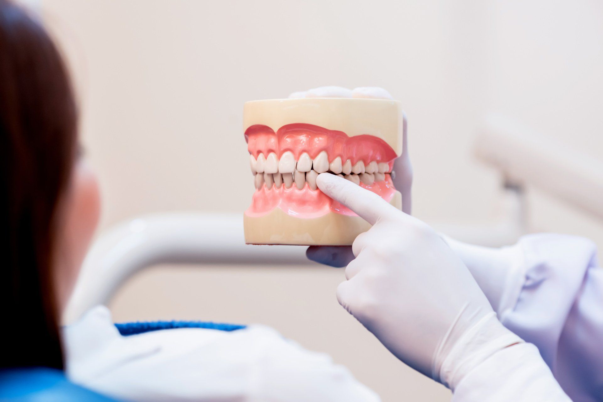 O que é implante dentário? O que é implante dentário?