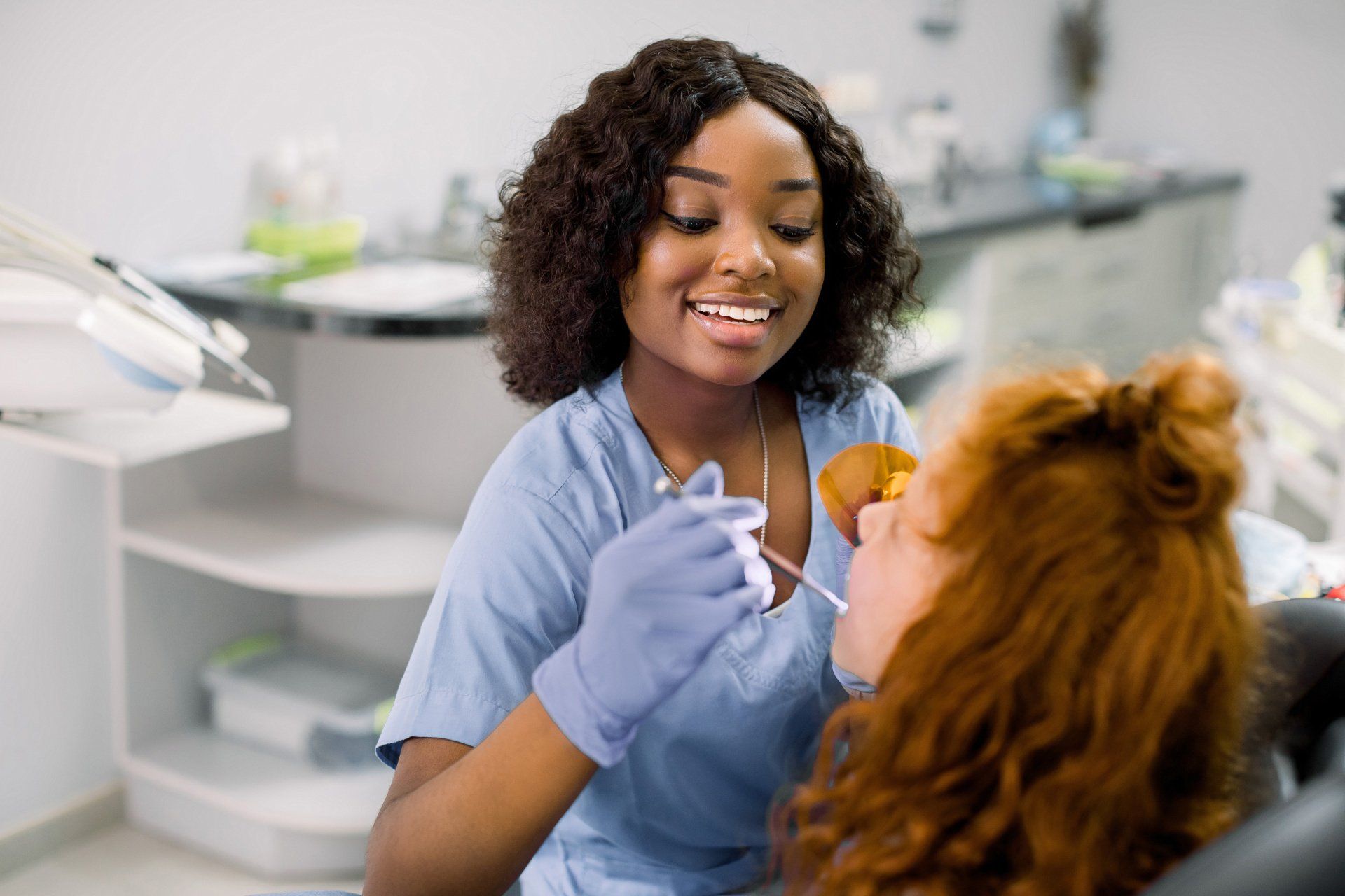 O que é implante dentário? O que é implante dentário?