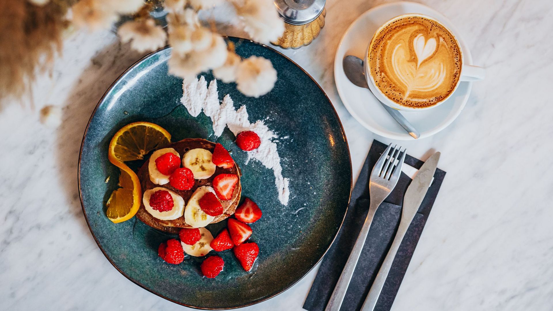 Ontbijt en petit déjeuner bij Petit Lou in Amsterdam Centrum