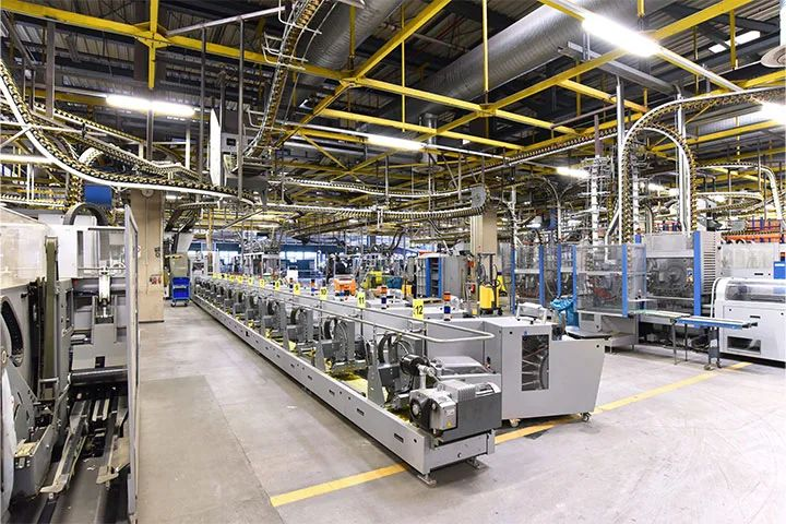 A factory filled with lots of machinery and a conveyor belt.