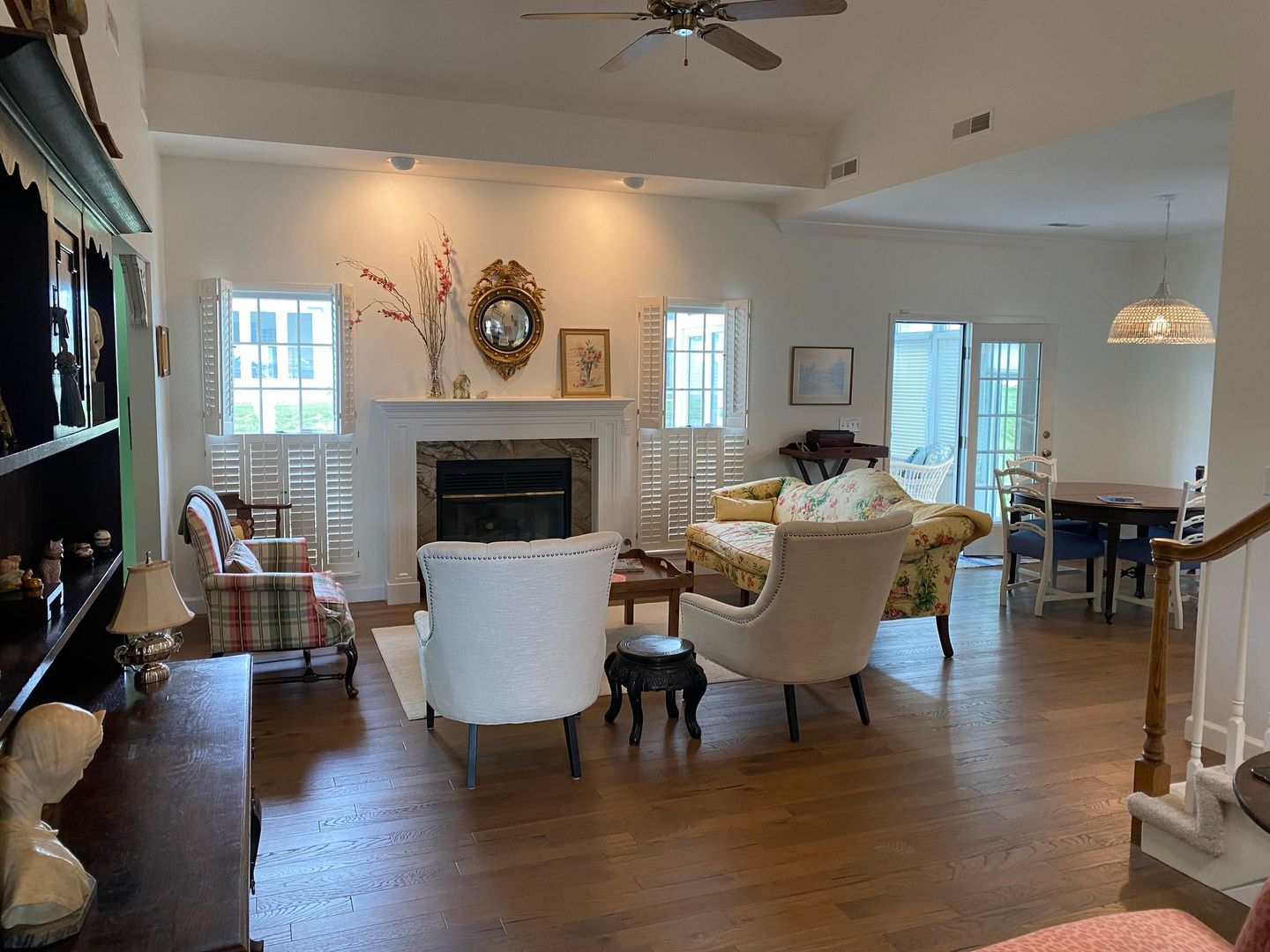 A living room filled with furniture and a fireplace.