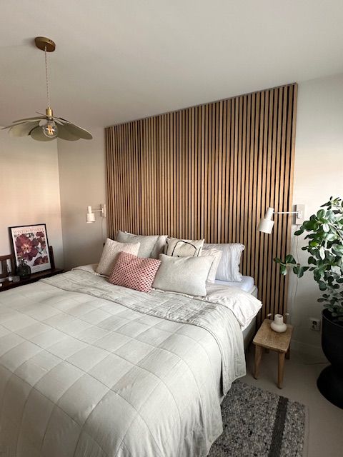 slaapkamer, karwei, houten latjes, lattenwand