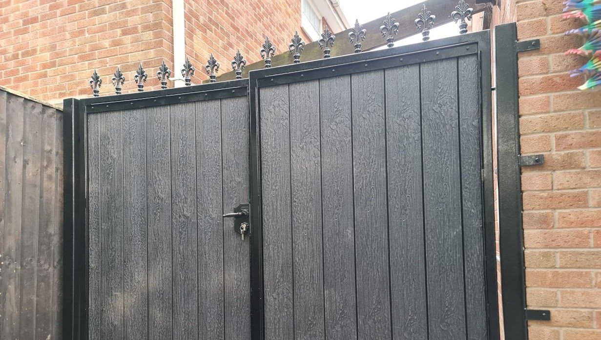 Composite Gates UK showing a gate with a fleur de lis top
