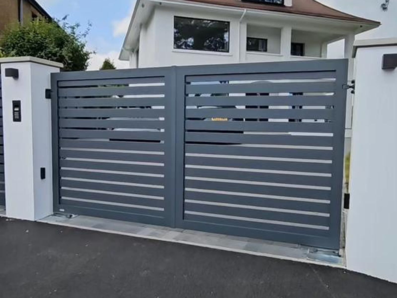 Modern metal driveway gates Widnes