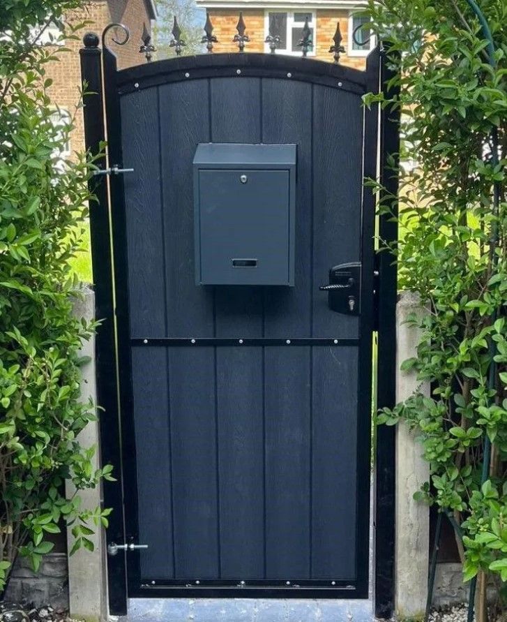 grey composite side gate in South London