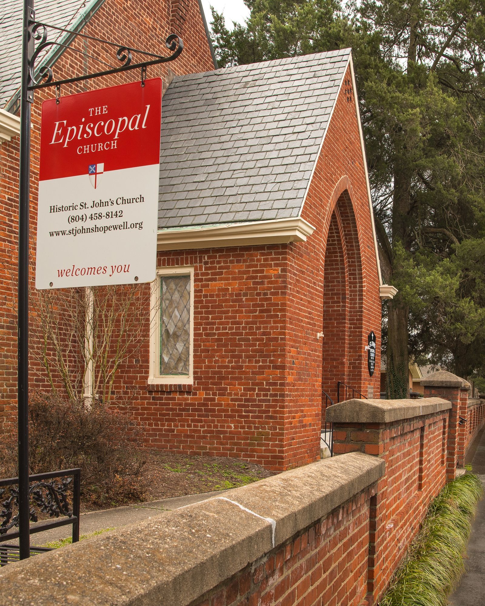 st. john's episcopal church sign and entrance