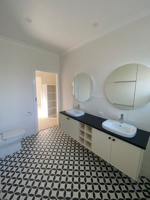 Phelan+ensuite+1