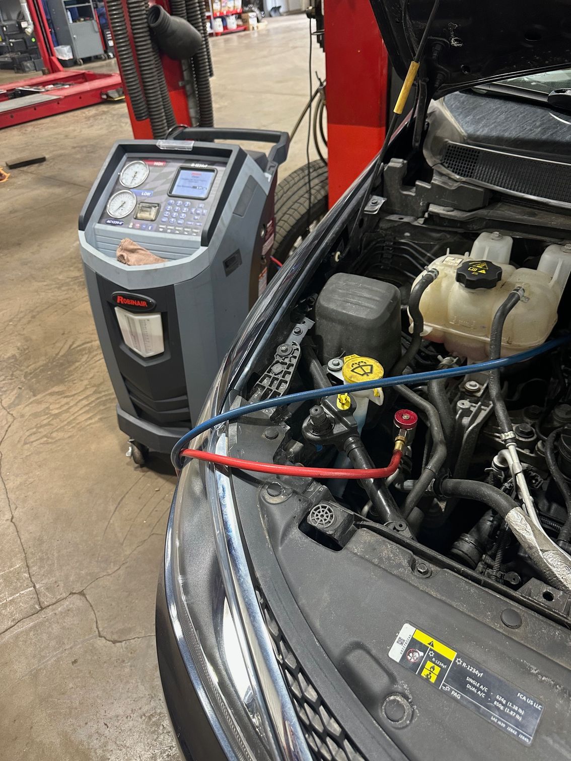 Auto AC Recharge Machine | Lou's Car Care Center, Inc.
