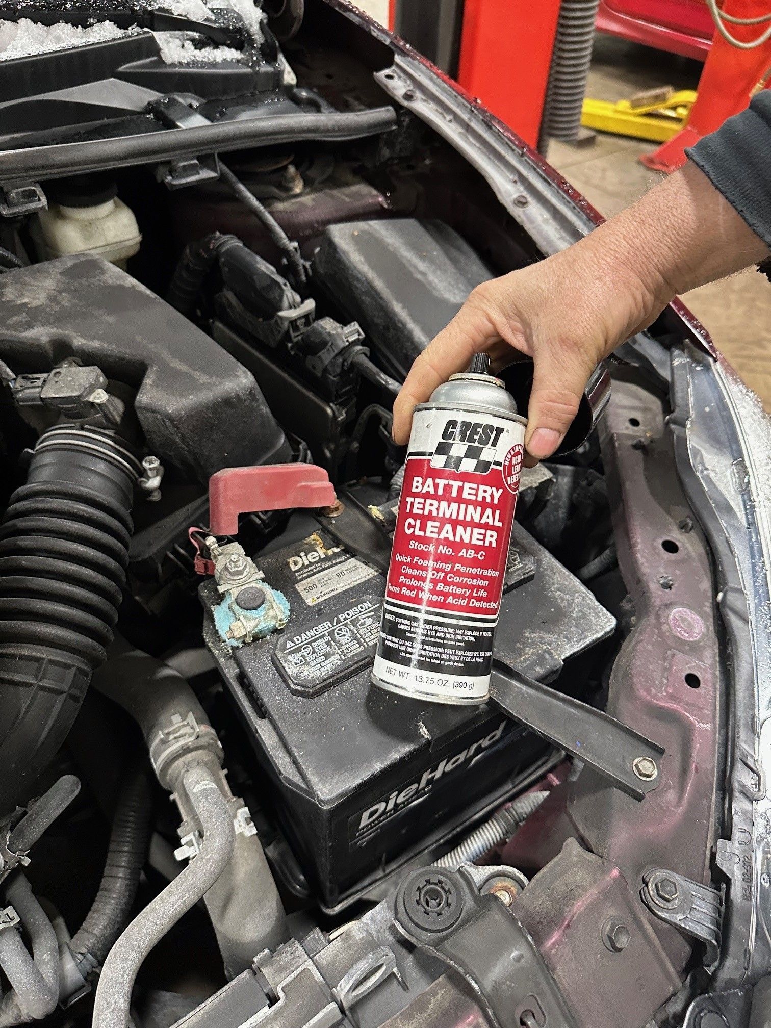 Vehicle Battery Terminal Cleaner | Lou's Car Care Center, Inc.