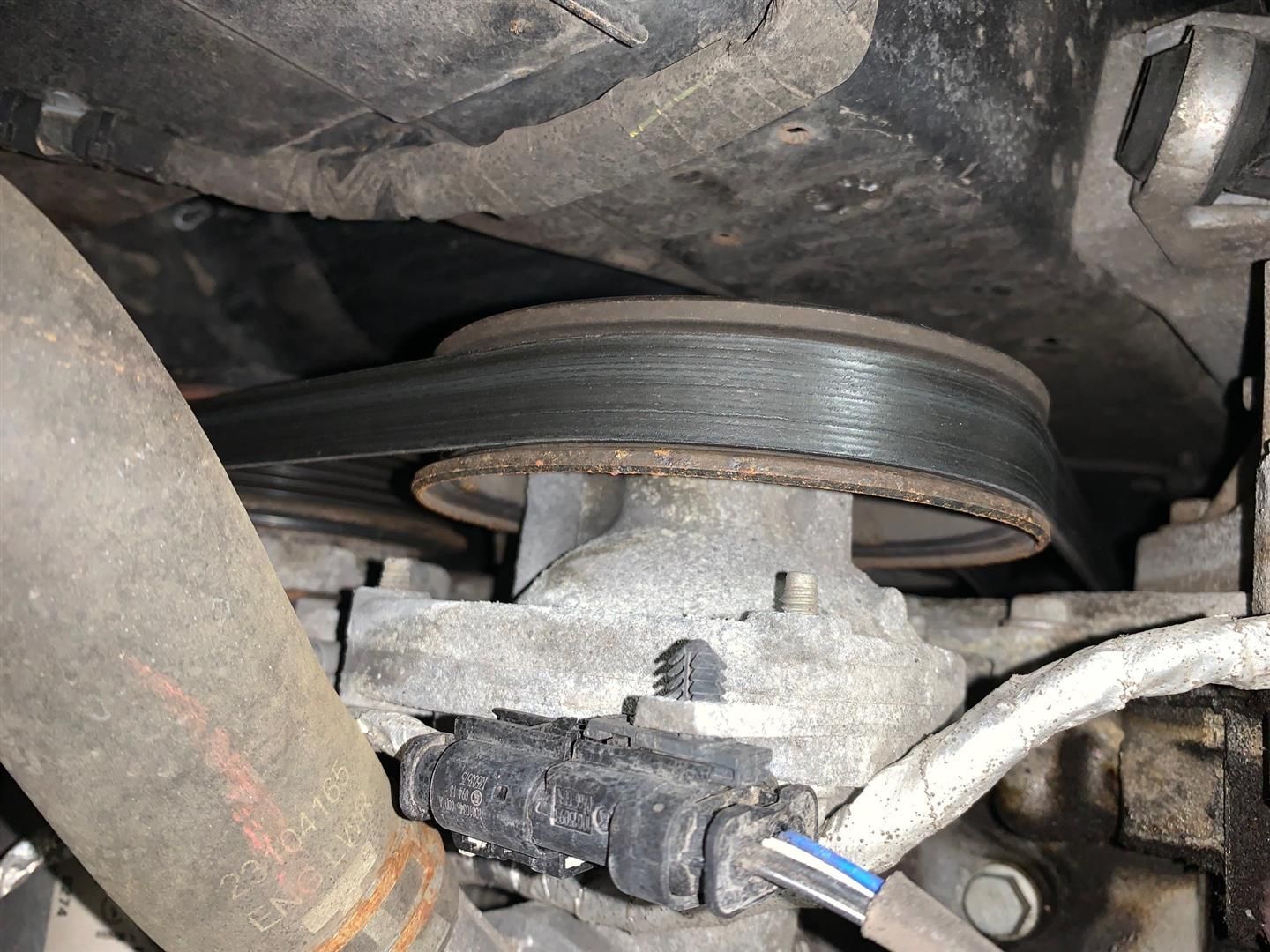 A close up of a belt on a car engine | Lou's Car Care Center Inc.