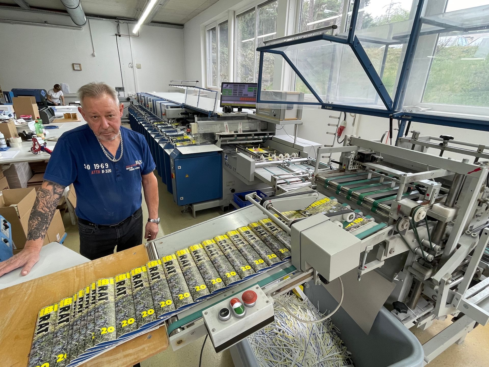 Mitarbeiter von Pircher Druck bei der Produktion