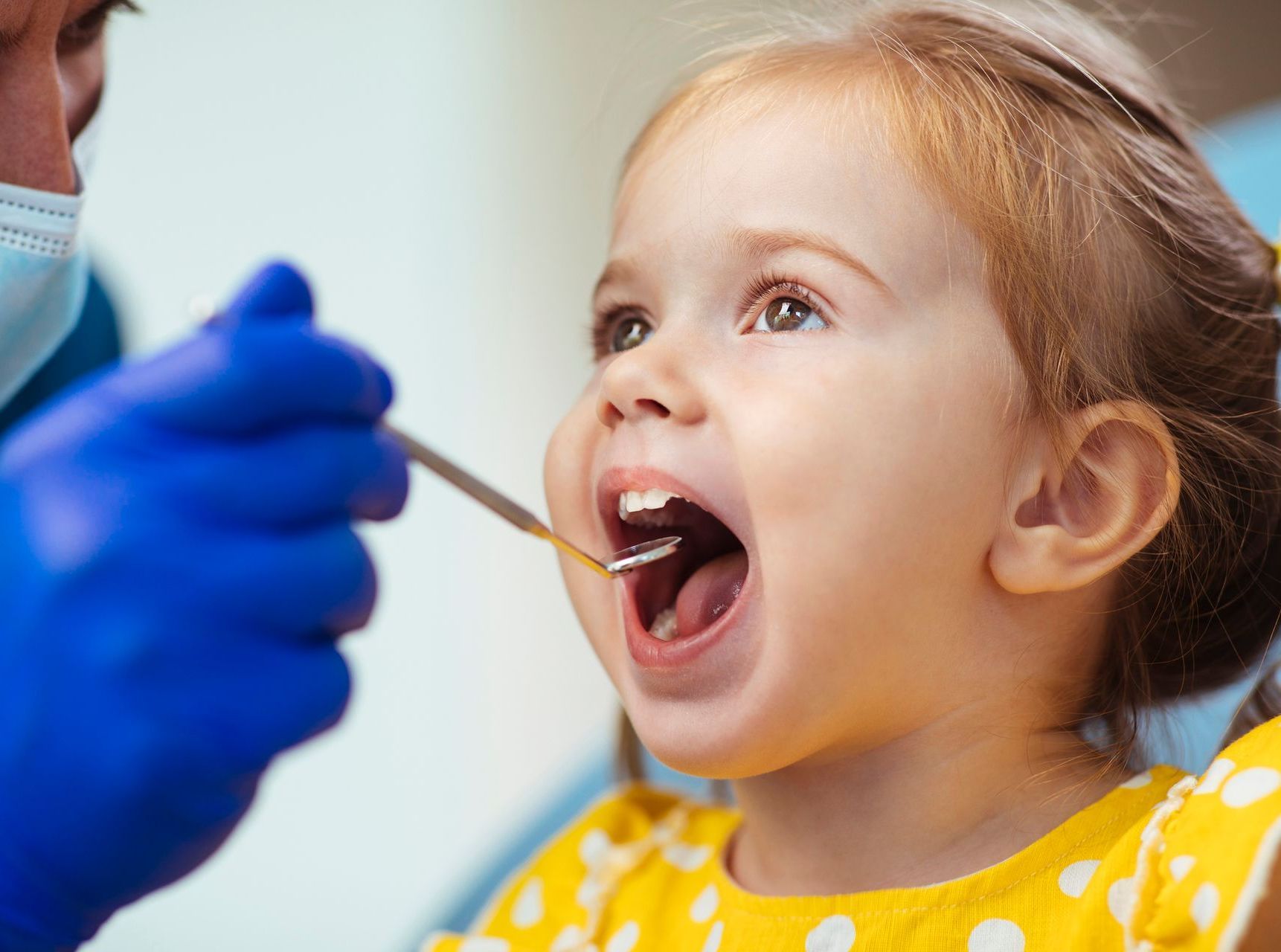 bambina dal dentista