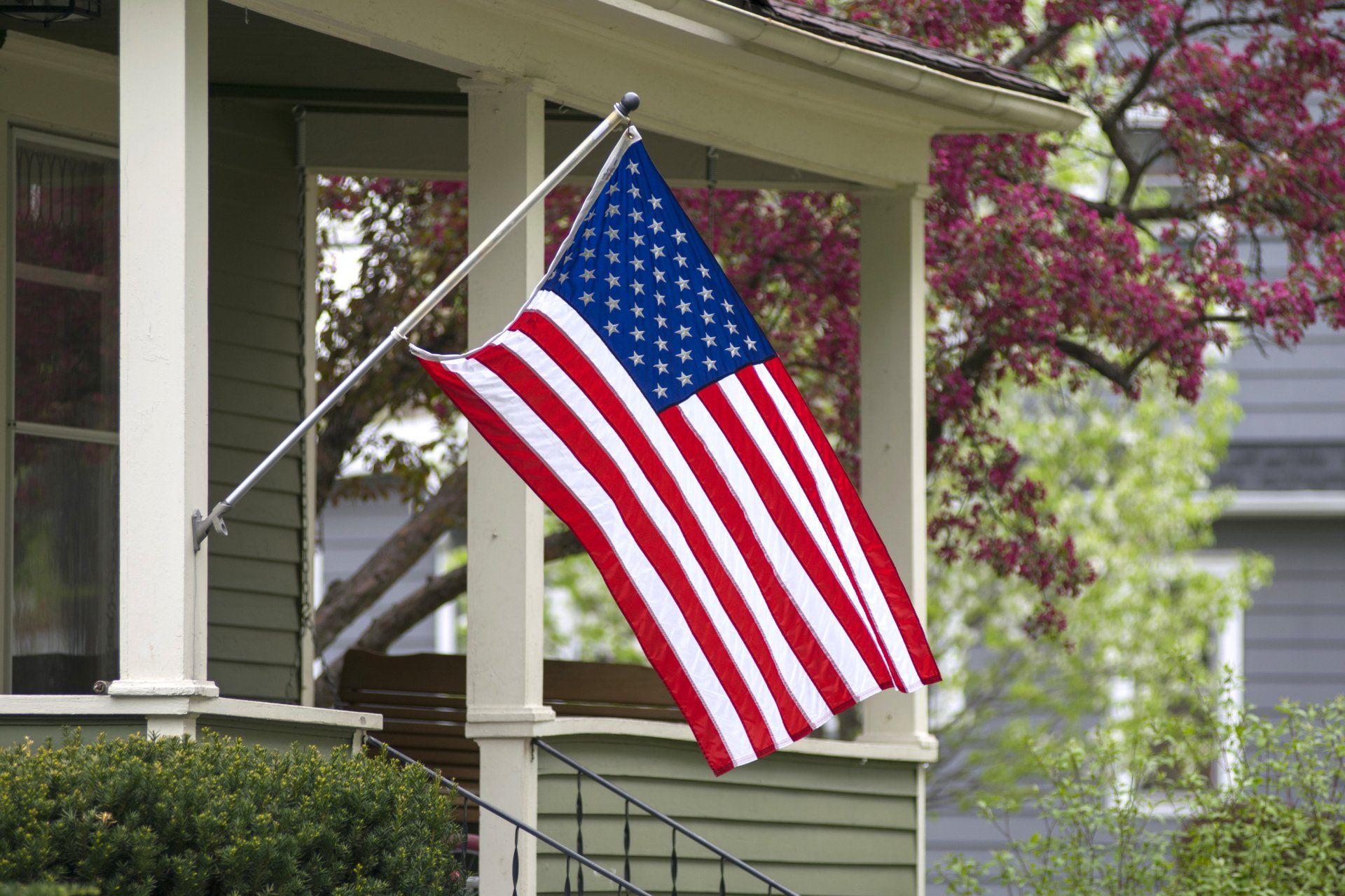 House with American flag— Greenwood, SC — Hilton L Dodgen Auction and Realty