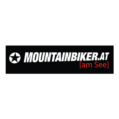 MOUNTAINBIKER.AT-Logo in Weiß auf Schwarz mit rotem „[am See]“-Schriftzug und einem Sternsymbol