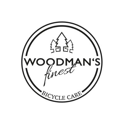 Woodman's Finest Bicycle Care – kreisförmiges, schwarz-weißes Logo mit Bäumen und Text
