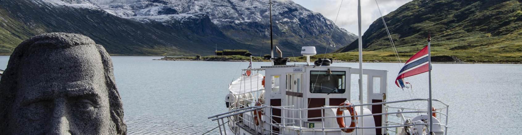 Jotunheimen travel boat