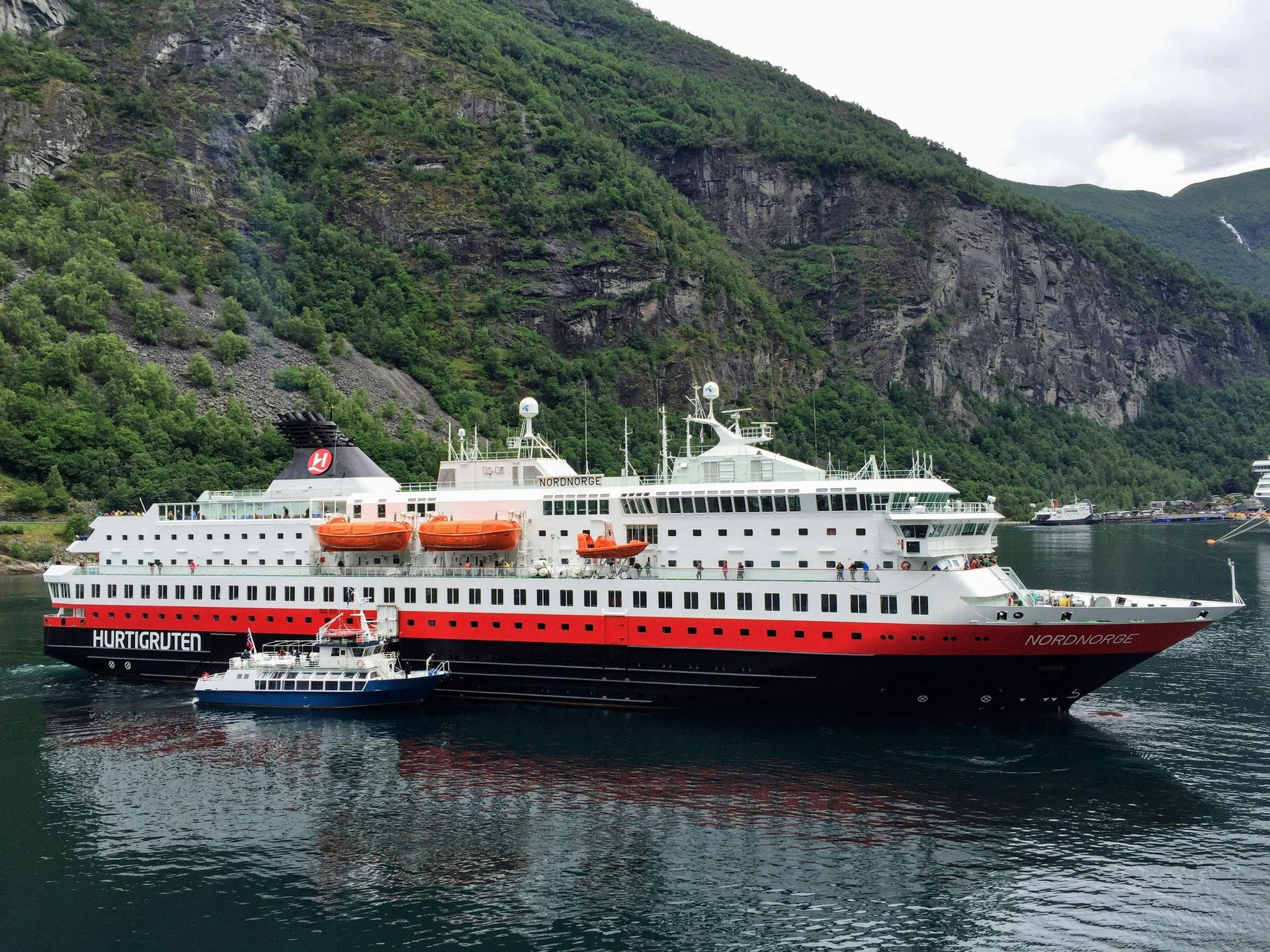 Hurtigrutgen ship
