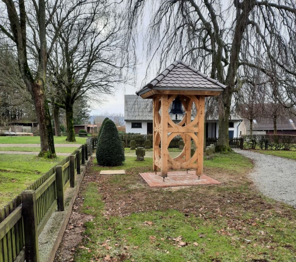 Das Bild zeigt einen Glockenturm