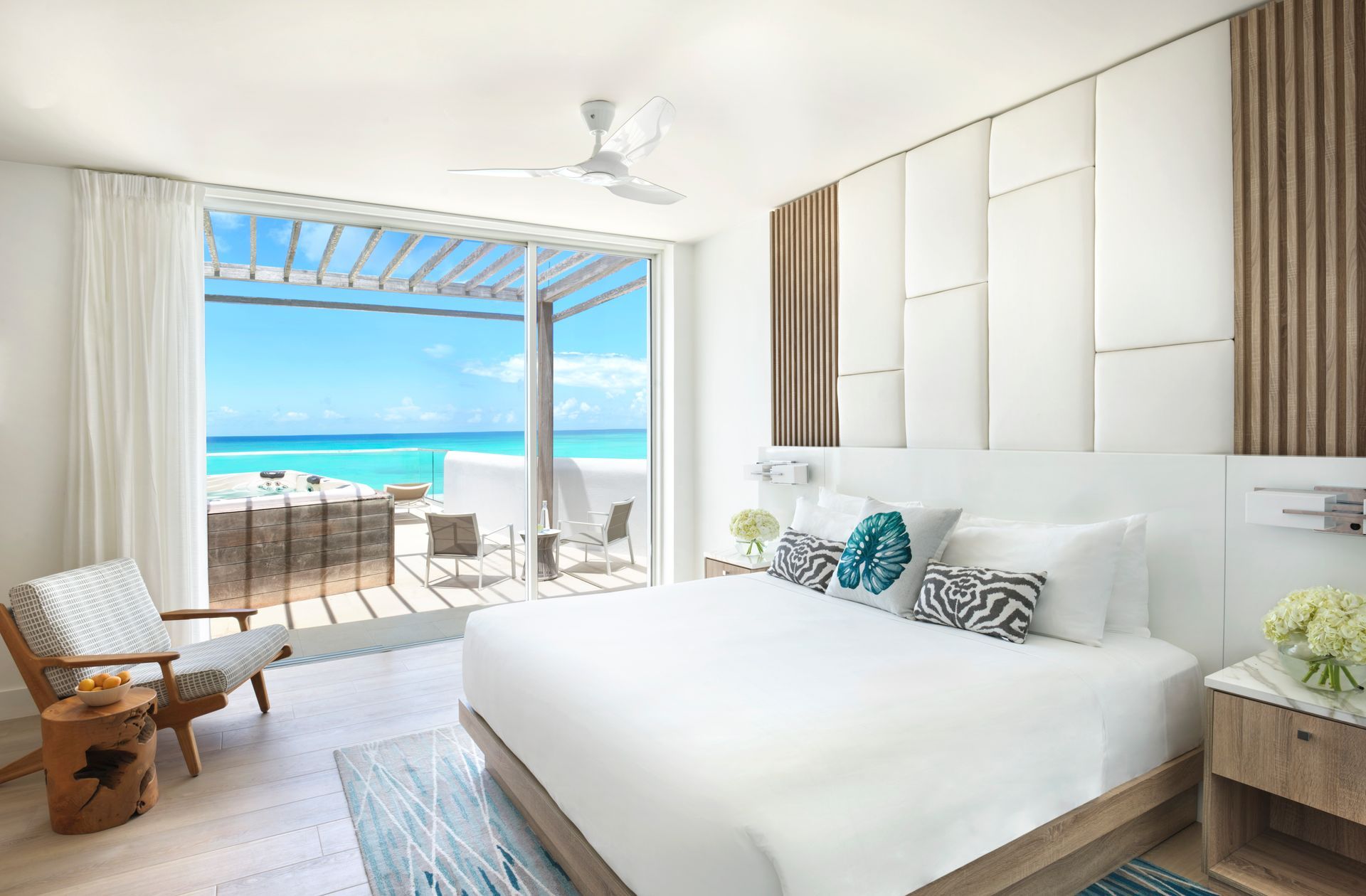 Oceanfront One Bedroom Penthouse Suite