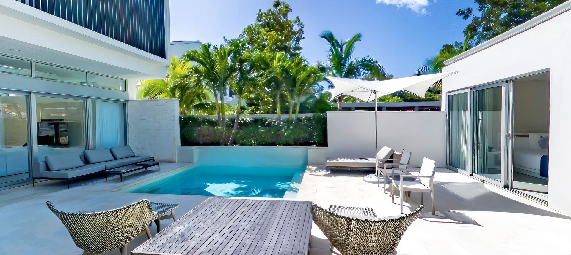 A swimming pool with a table and chairs in front of it
