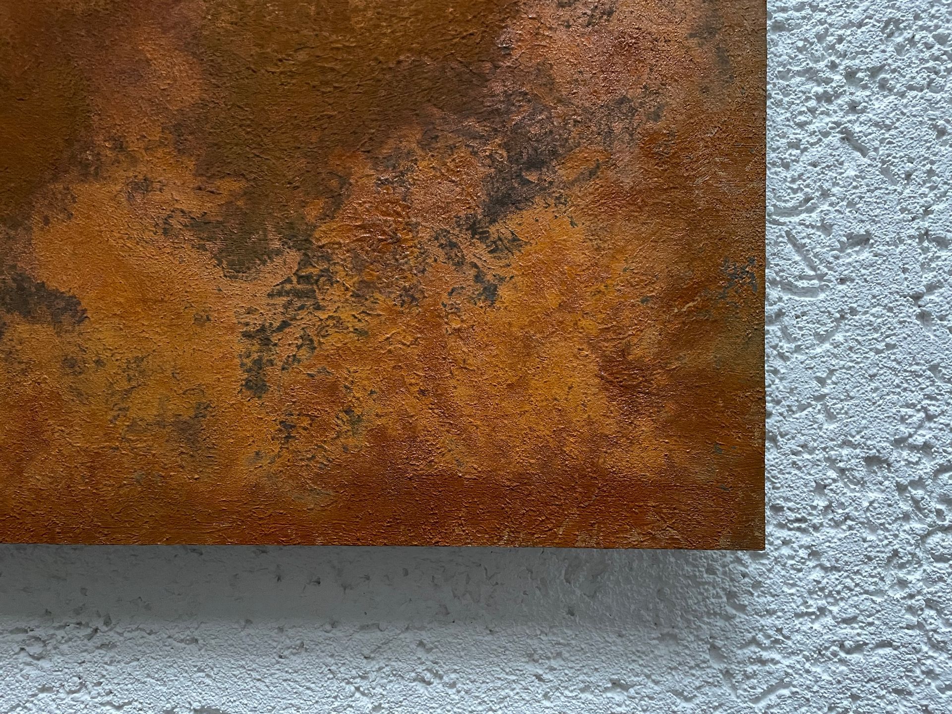 Aluminium mit Eloxaltechnik bearbeitet und chemisch zum Rosten angeregt. 