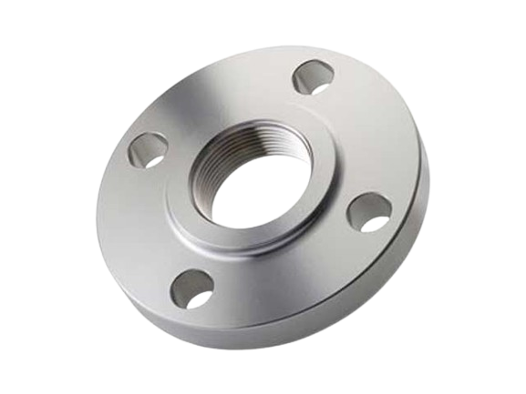 Um flange de aço inoxidável com um furo no meio em um fundo branco.