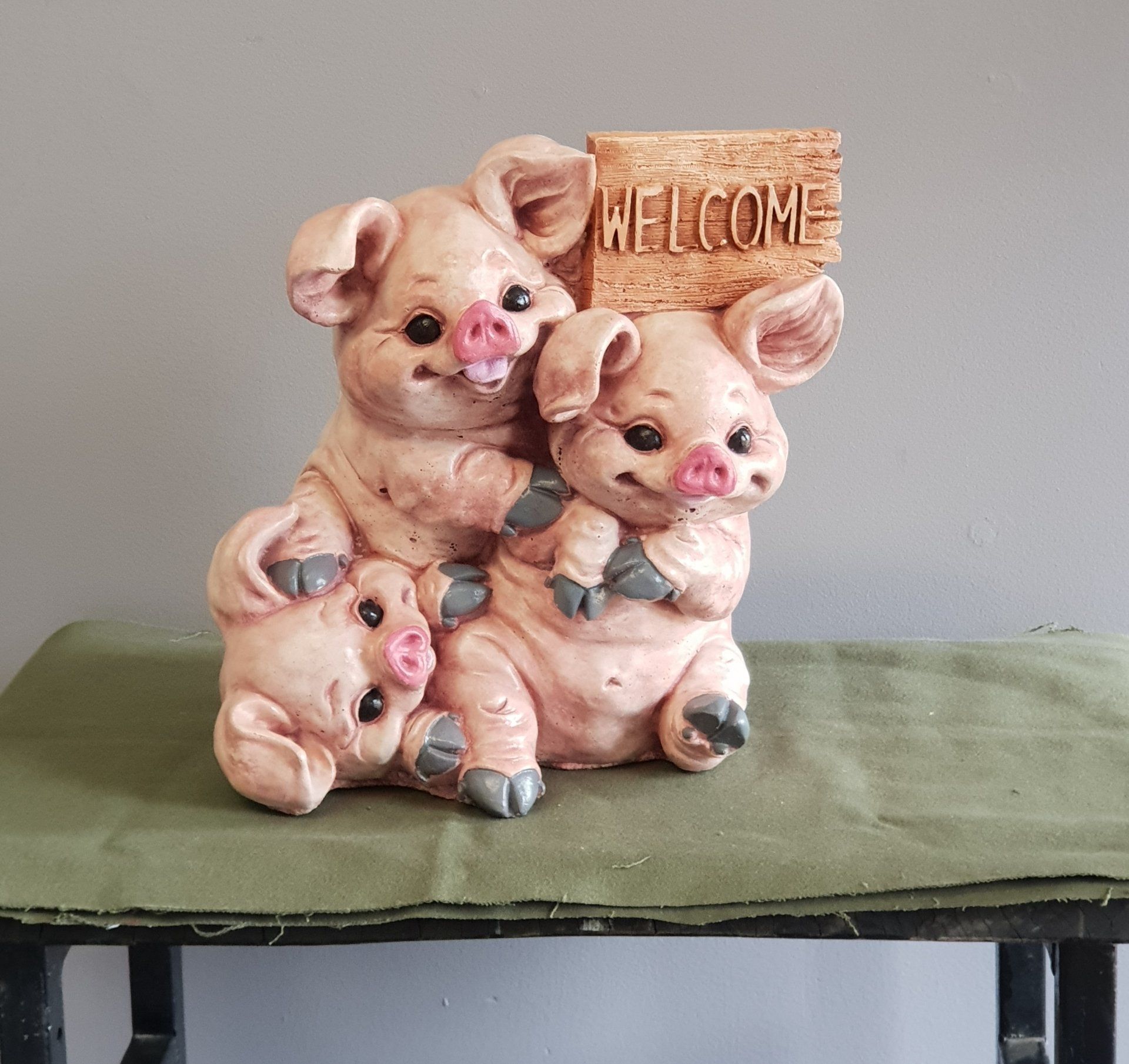 Welcome Pigs