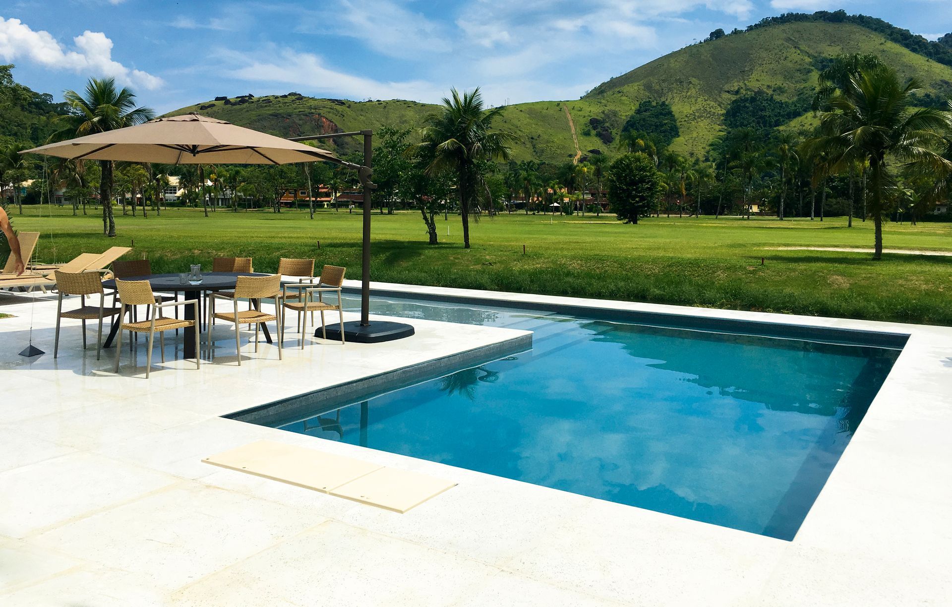Desjoyaux Pools by North Georgia Custom Pools