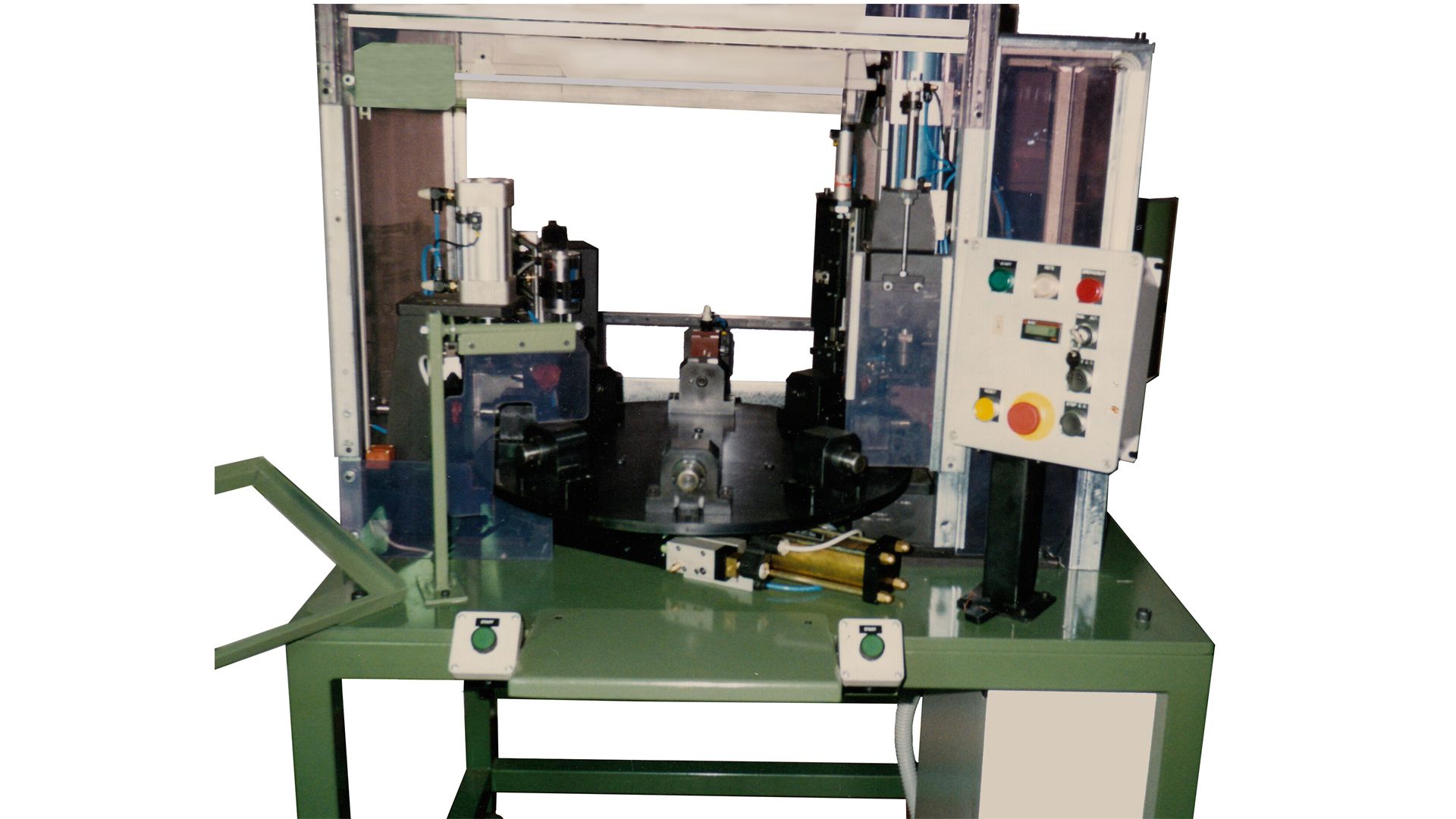 macchina semiautomatica per montaggio bobina e cianfrinatura spira di corto su statore - STEMAK Automazione