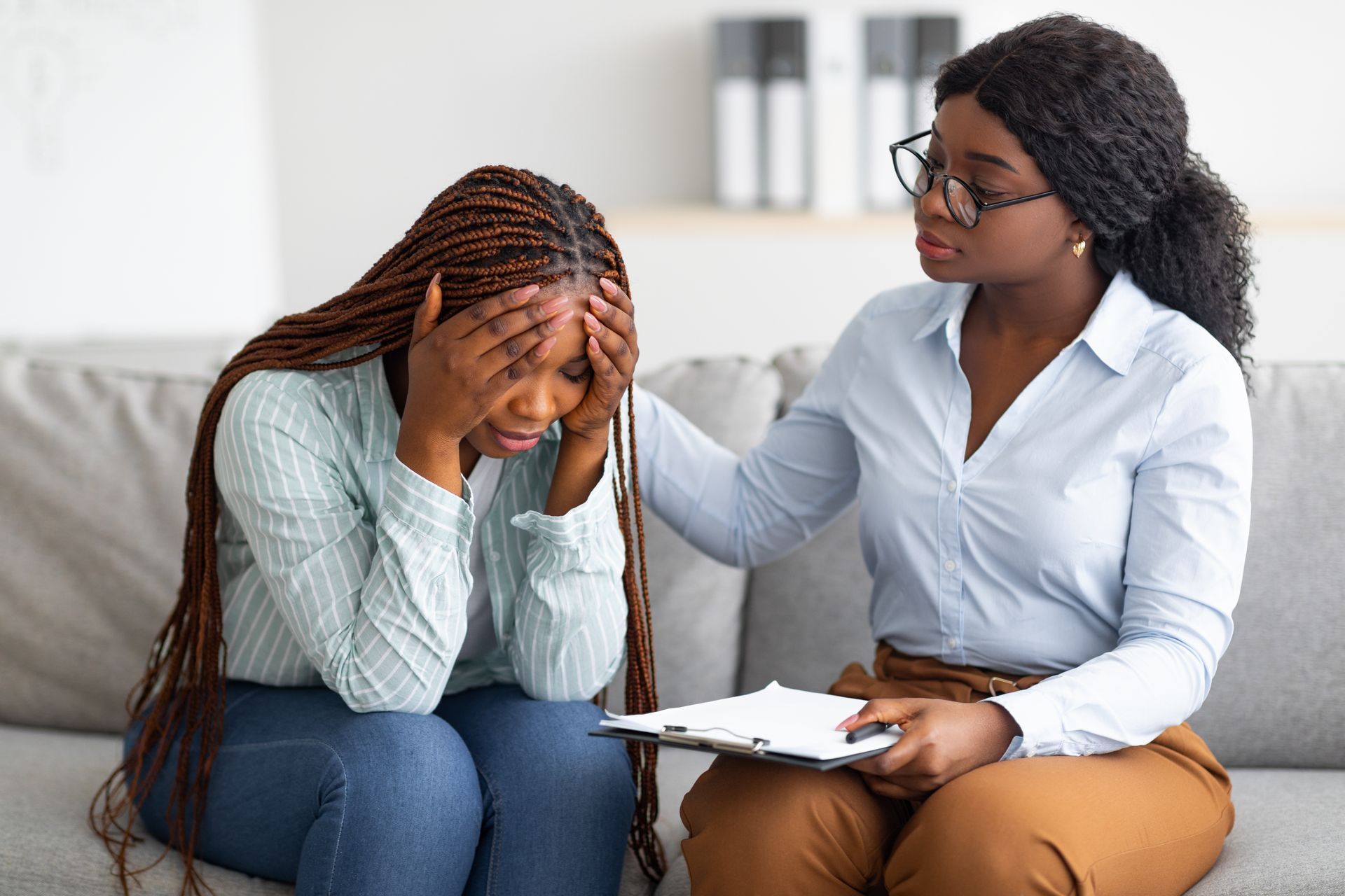 A woman is with a grief counselor.