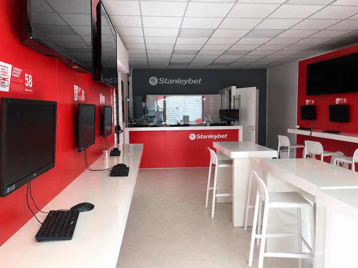 Interno sede Stanleybet con monitor odds in diretta