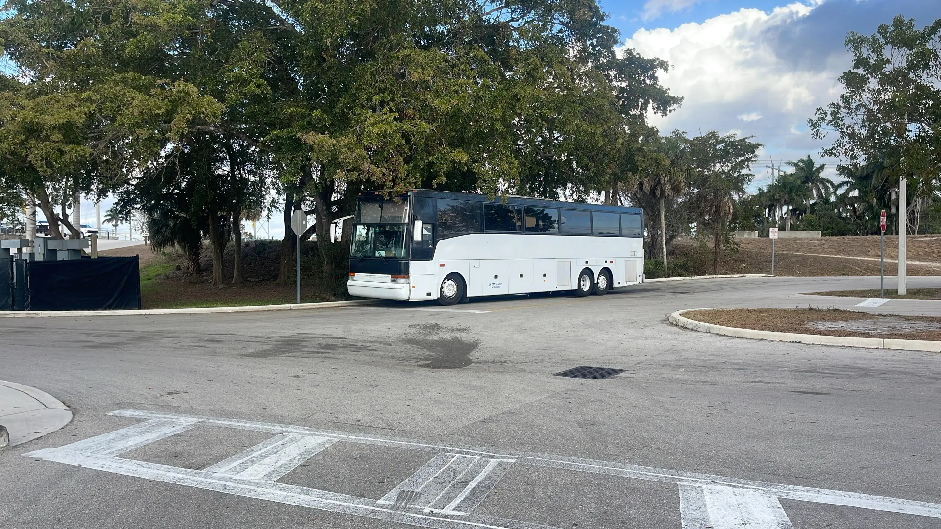 Miami Everglades tour bus transportation from Bayside Marketplace to the Florida Everglades