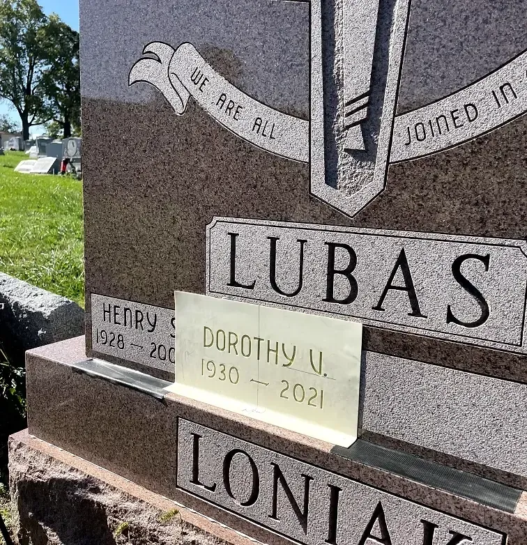 cemetery lettering on gravestone