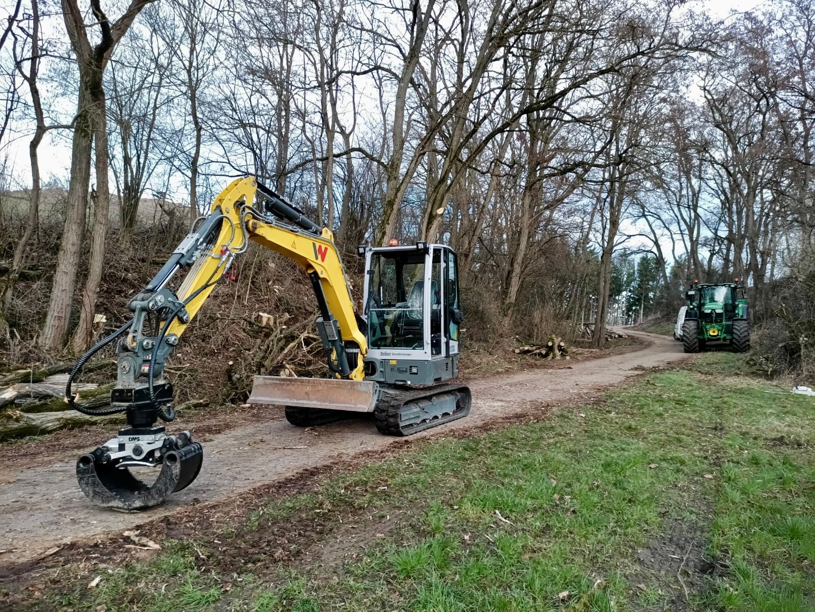Bagger in der Waldarbeit