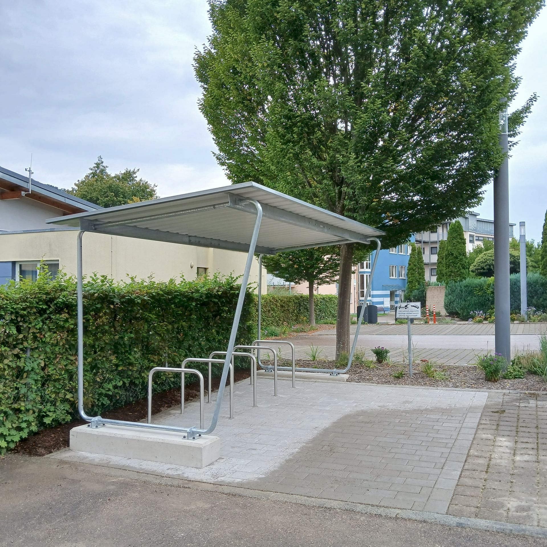 überdachter Fahrrad-Stellplatz