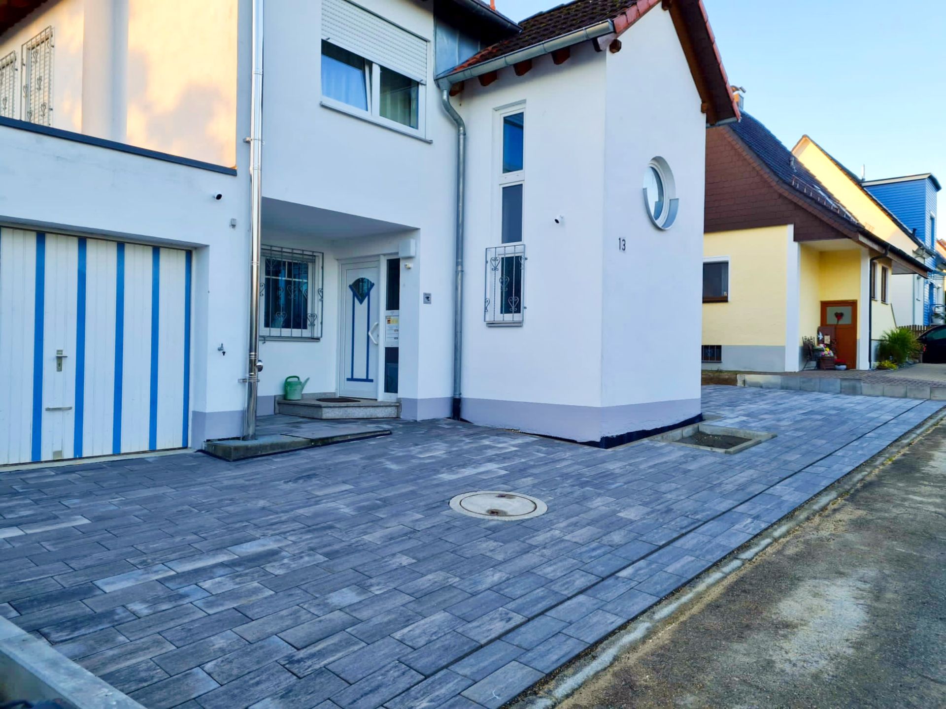 gepflasterte Hoffläche