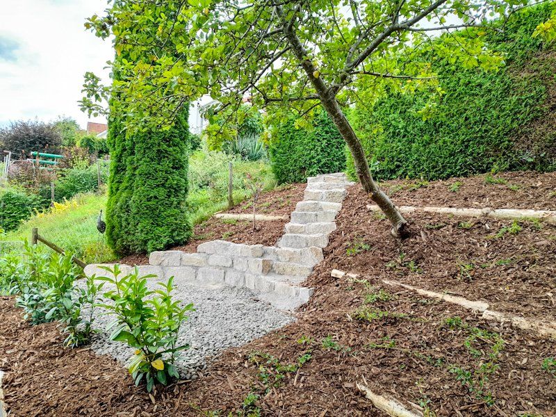 Treppen-und Gartengestaltung am Hang