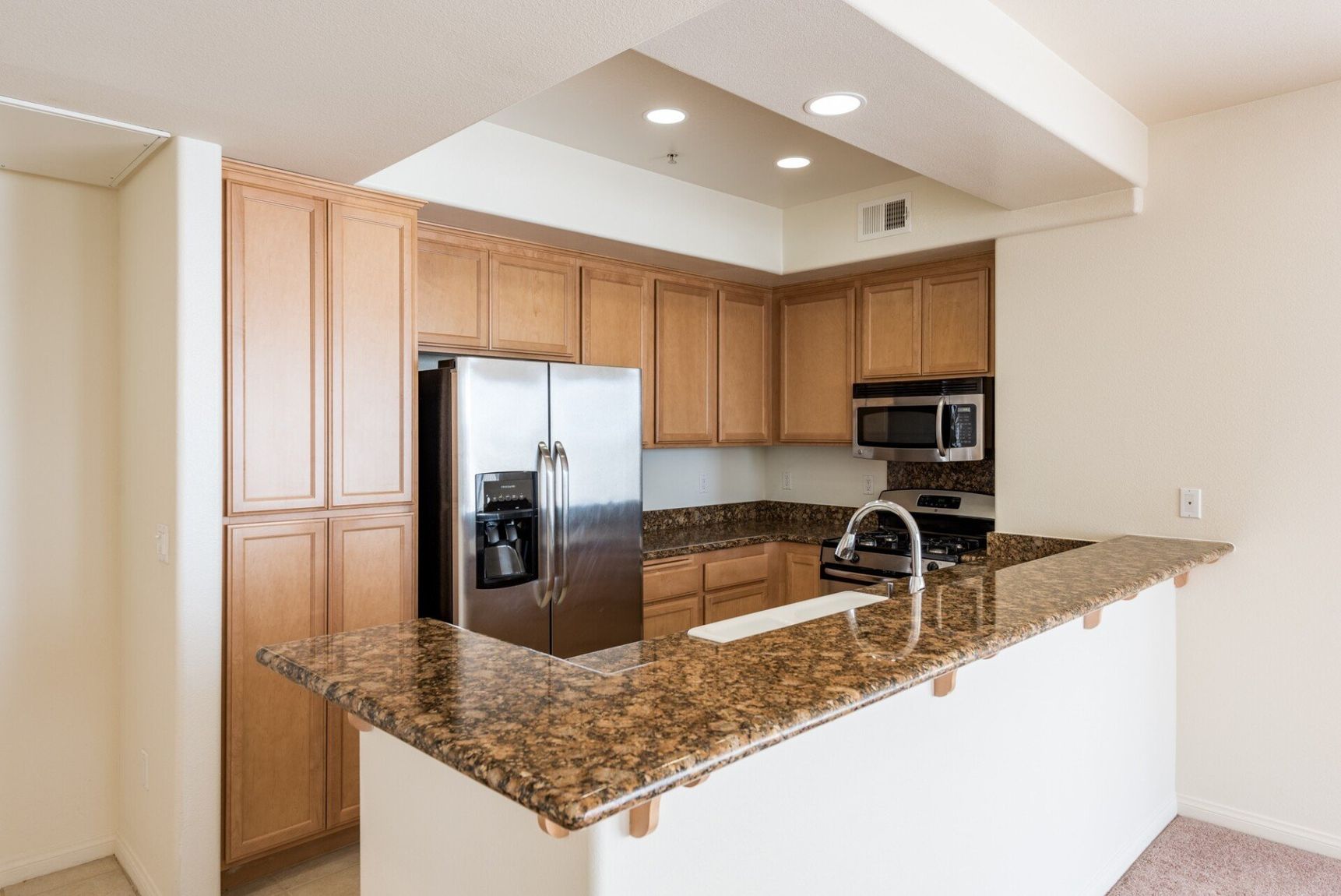 the glenoaks villas kitchen