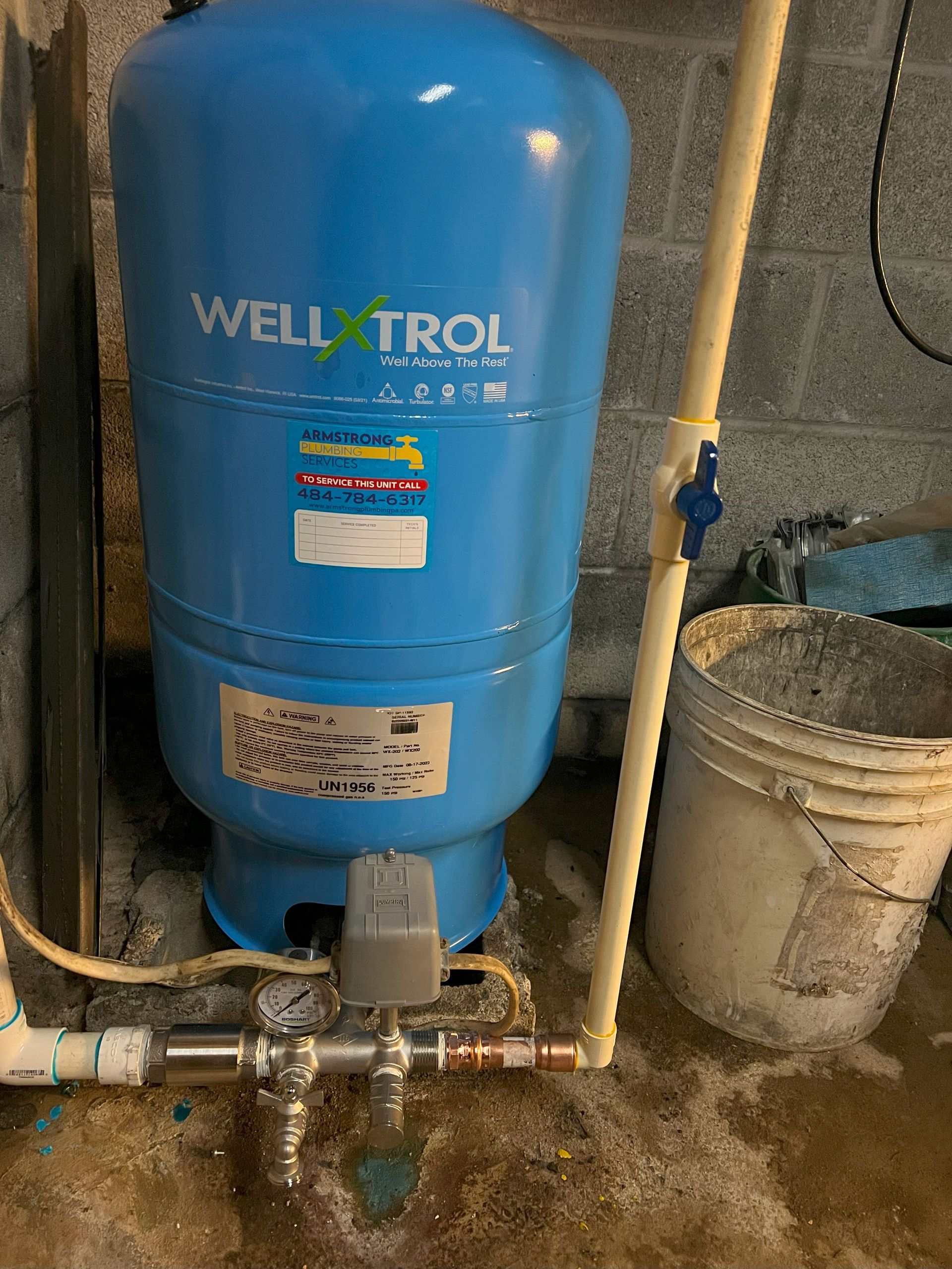 Water pressure tank.