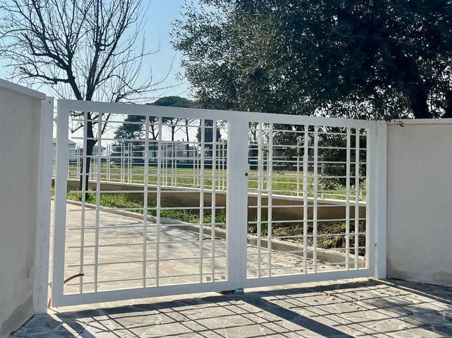 Cancello battente a due ante a Empoli