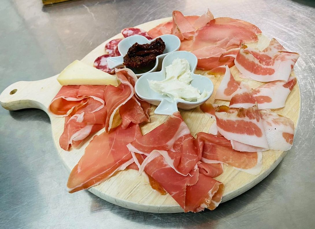 Tagliere con salumi e formaggi