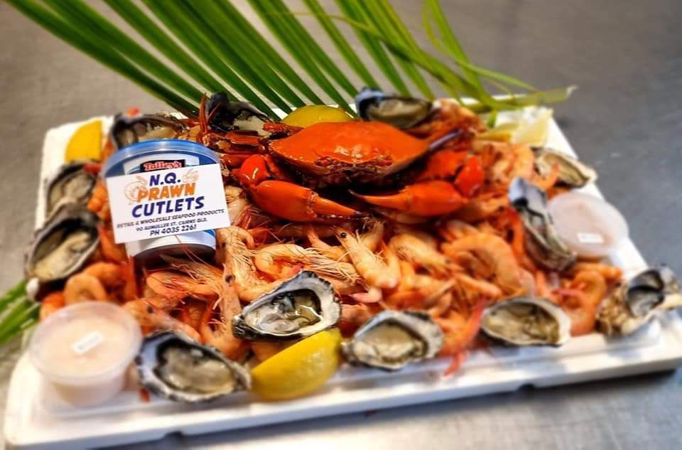 Mud Crabs, Mussels And Prawns In Seafood Platter — Local Seafood Shop in Portsmith, QLD